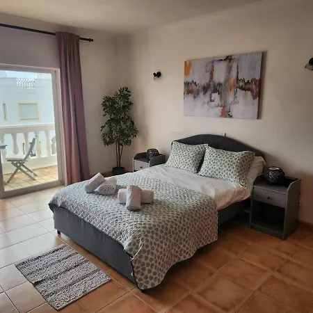 Casa Londamba Meia * Lagos